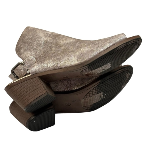 Pierre Dumas Bronze Metallic Pebbled Leather 2.5” Block Heel Ankle Strap Size 9 - Picture 8 of 8